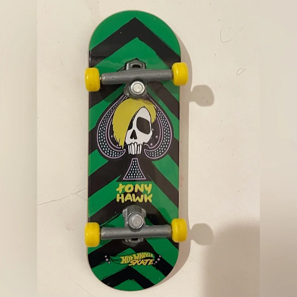 Hot Wheels Skateboard Spade Skull